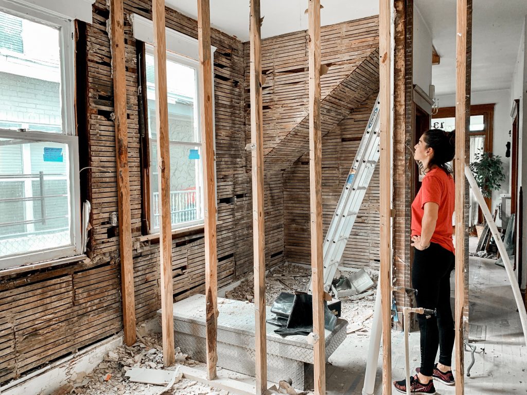 The Hidden Mistakes Homeowners Make Before Hiring a Full Home Remodeling Contractor